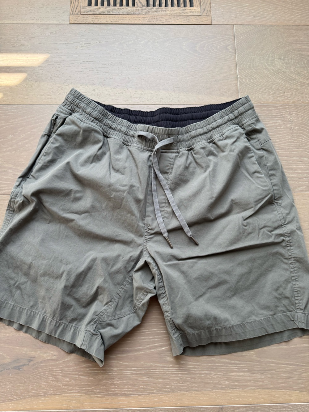 Lululemon men’s shorts size L